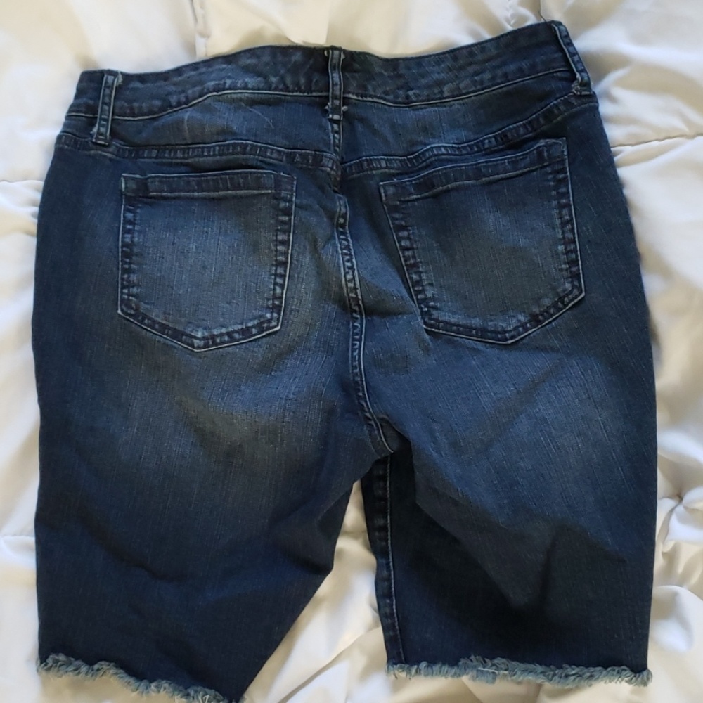 Shorts - Picture 2 of 4